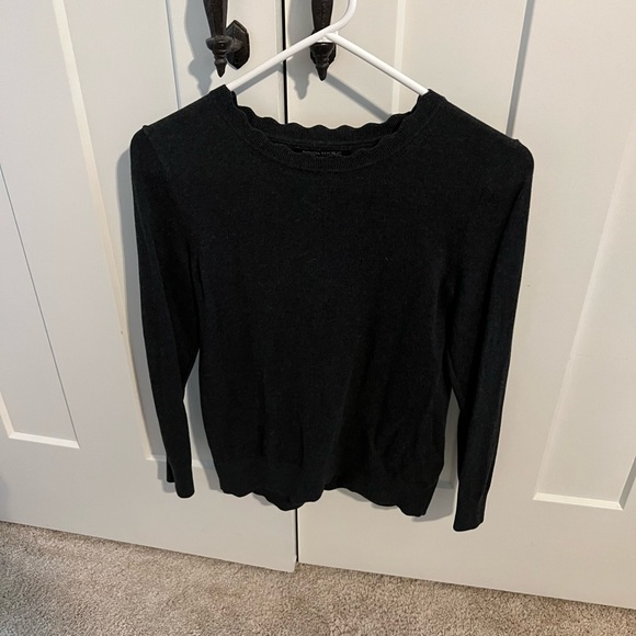 Women’s Banana Republic Sweater with scalloped neckline - Picture 1 of 1